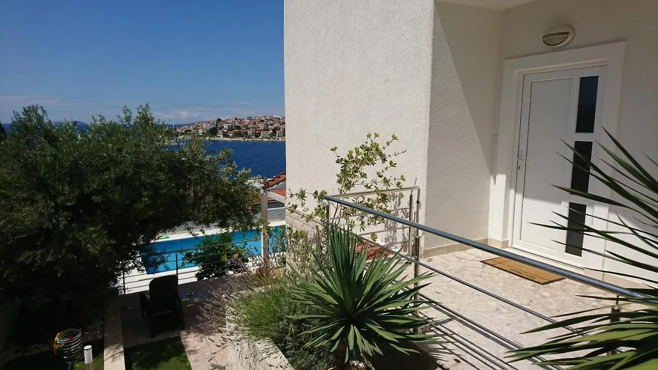 Charming Modern House With The New Swimming Pool - Apartment Maya 1 Trogir