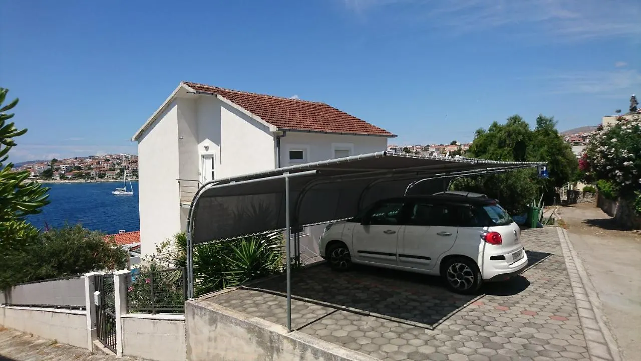 Charming Modern House With The New Swimming Pool - Apartment Maya 1 Trogir