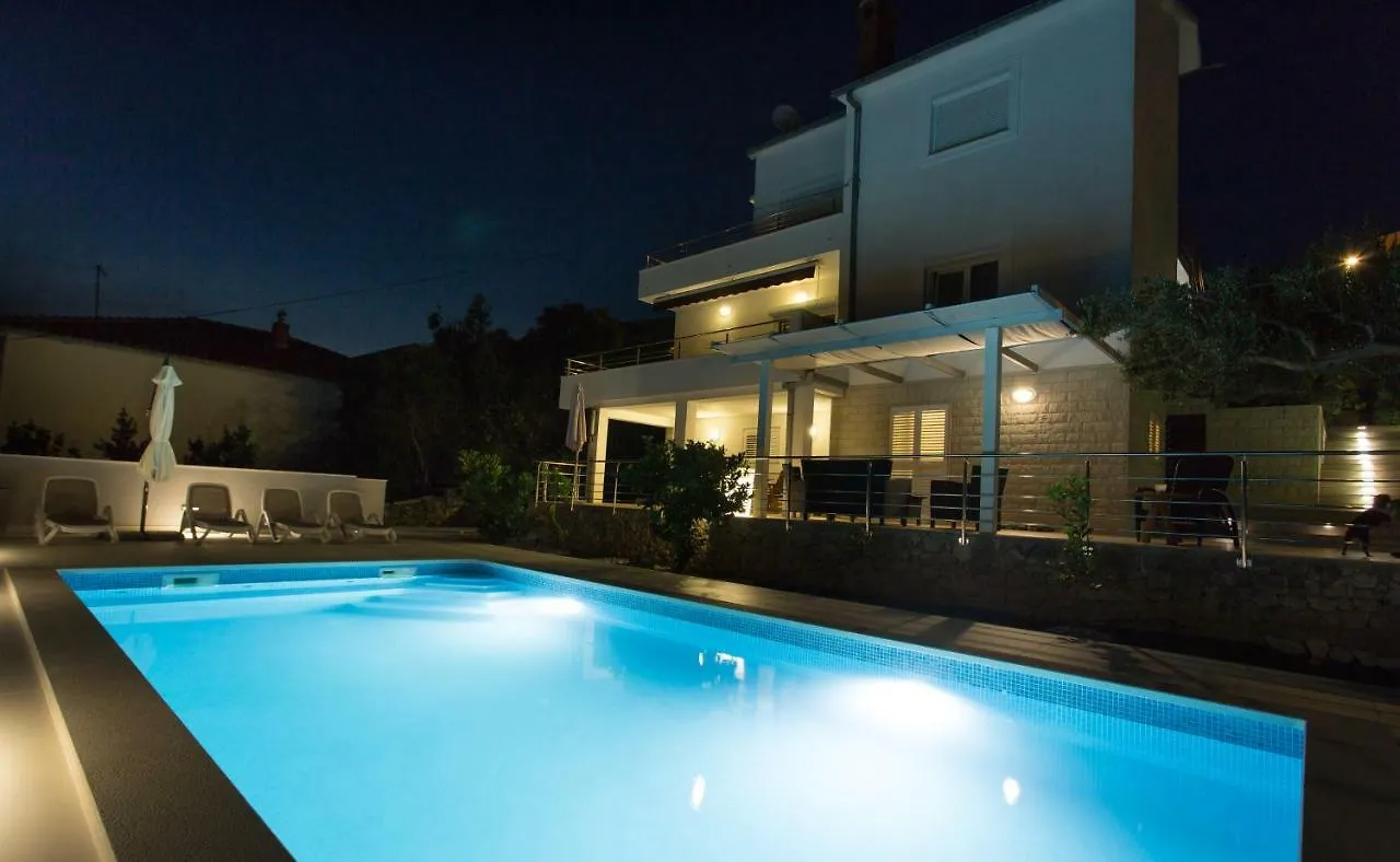 Charming Modern House With The New Swimming Pool - Apartment Maya 1 Trogir 0*,