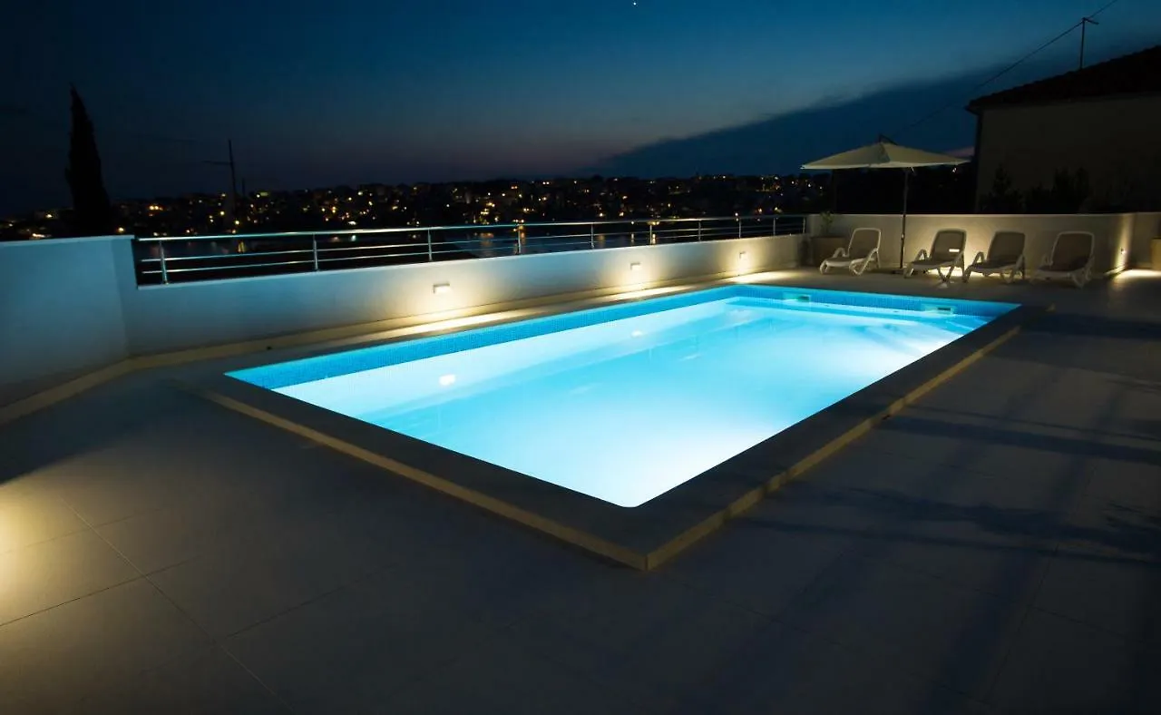 Charming Modern House With The New Swimming Pool - Apartment Maya 1 Trogir 0*,