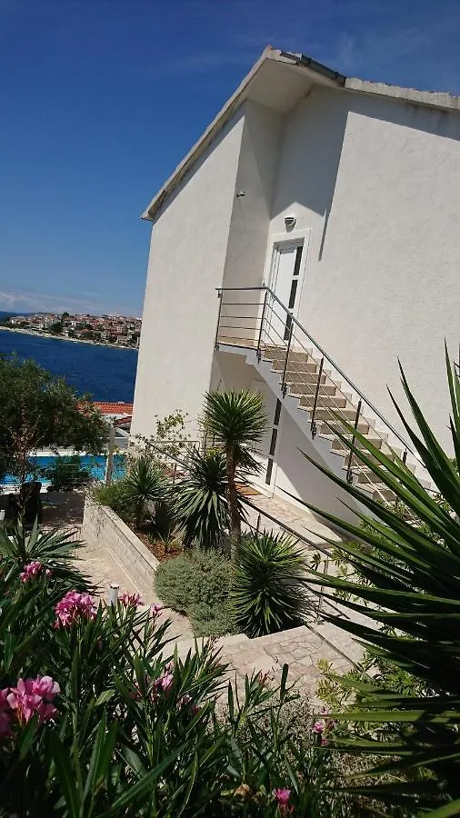 Charming Modern House With The New Swimming Pool - Apartment Maya 1 트로기르 0*,